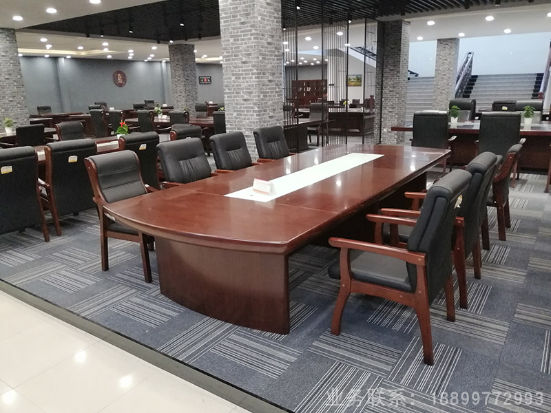 油漆会议桌