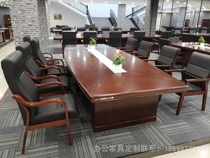 油漆会议桌